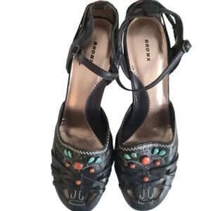 Bronx Womens Black Leather Stone Accent Small Heel Buckle Shoes Size 7